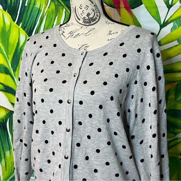T Tahari Sweaters - T Tahari XL Grey Polka Dot Stud Snap Office Lightweight Fitted Preppy Cardigan